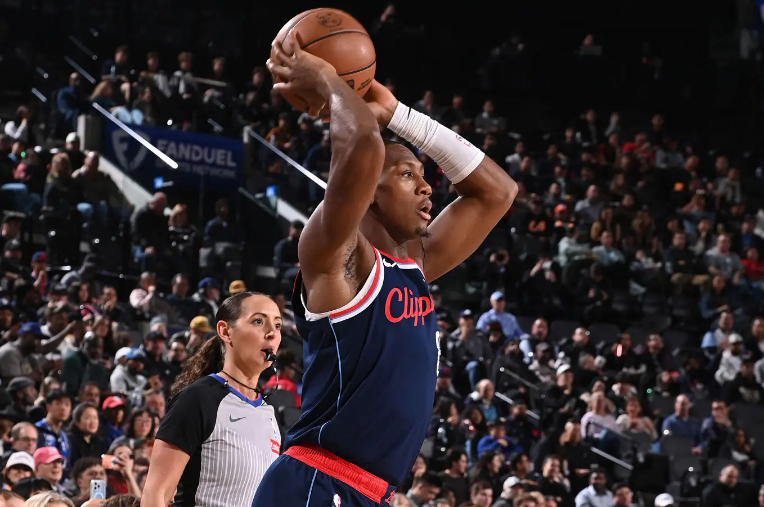 爱游戏登录入口-近段时间进攻效率下滑，快船后场大闸这方面的表现有些令人担心？