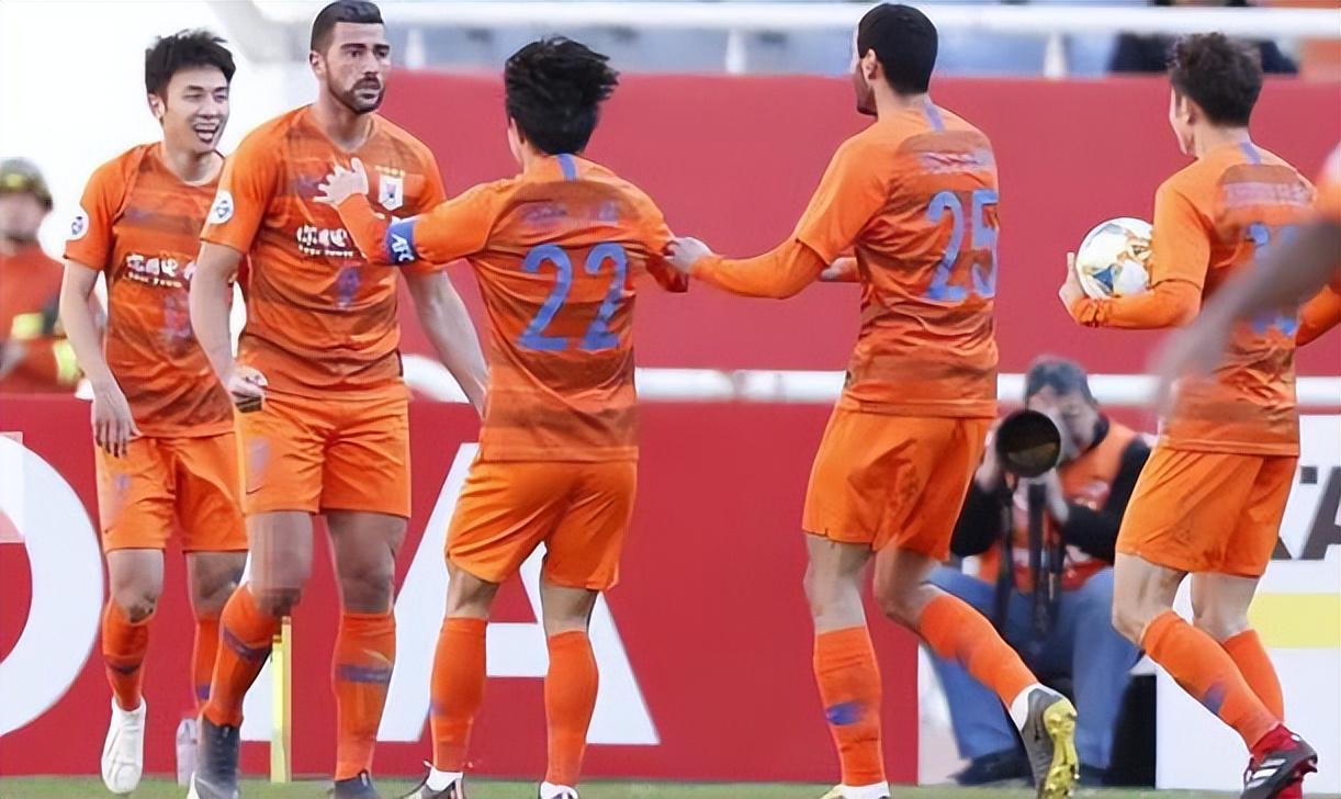 爱游戏登录入口-韩鹏刚出任教练组组长，鲁能就为他雪中送炭，敲定两位强援当助教